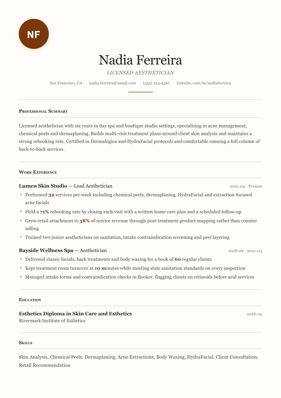 Aesthetician resume example, Paris template
