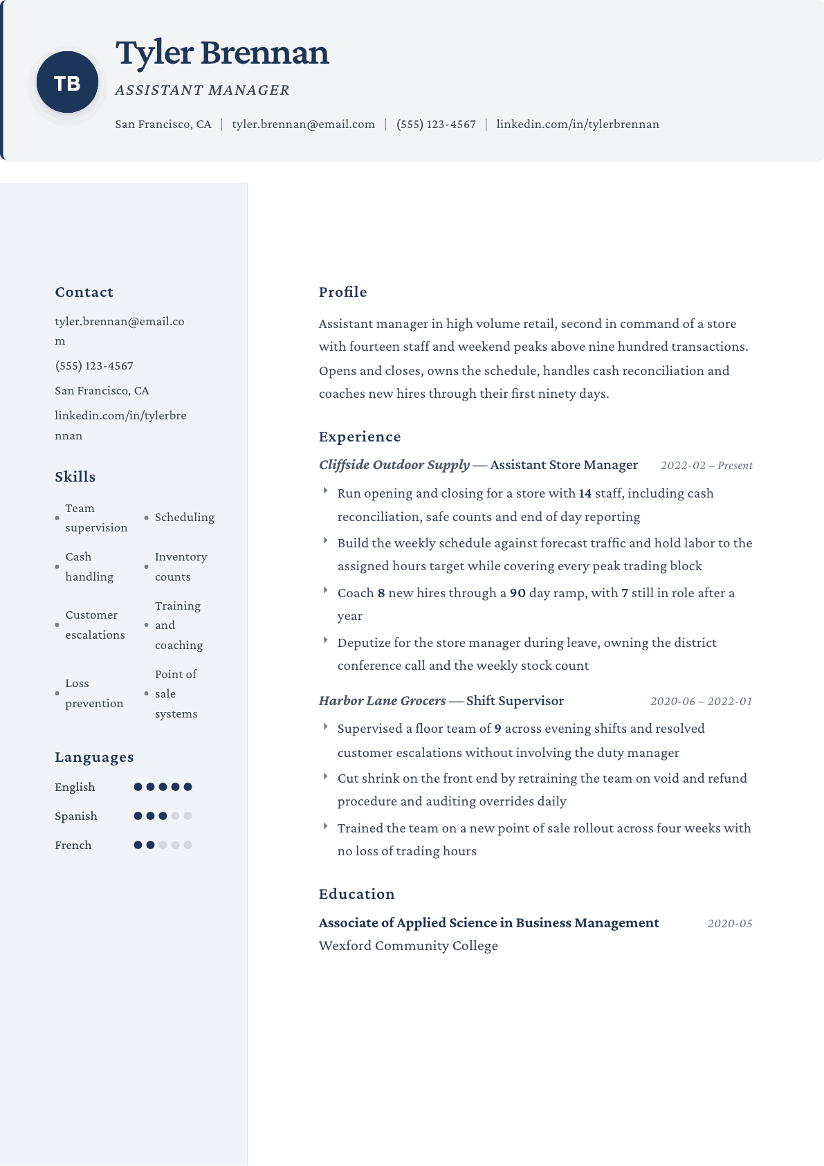 Assistant Manager resume example, Formal template