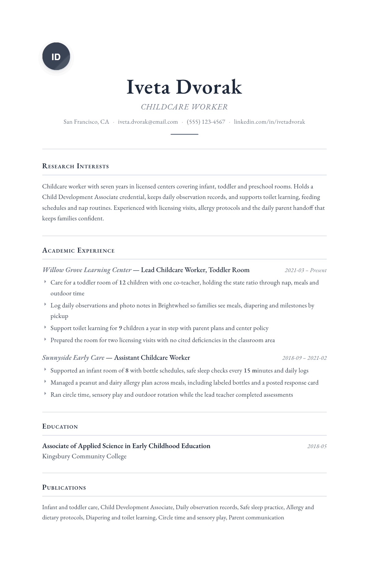 Childcare Worker resume example, Scholar template