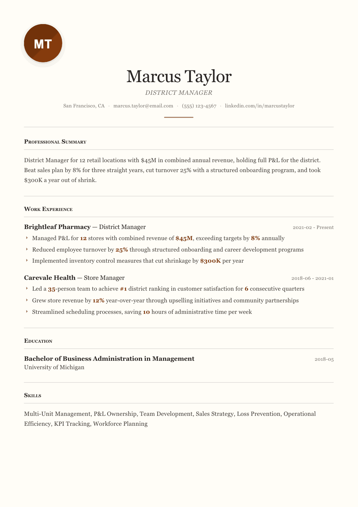 District Manager resume example, Paris template
