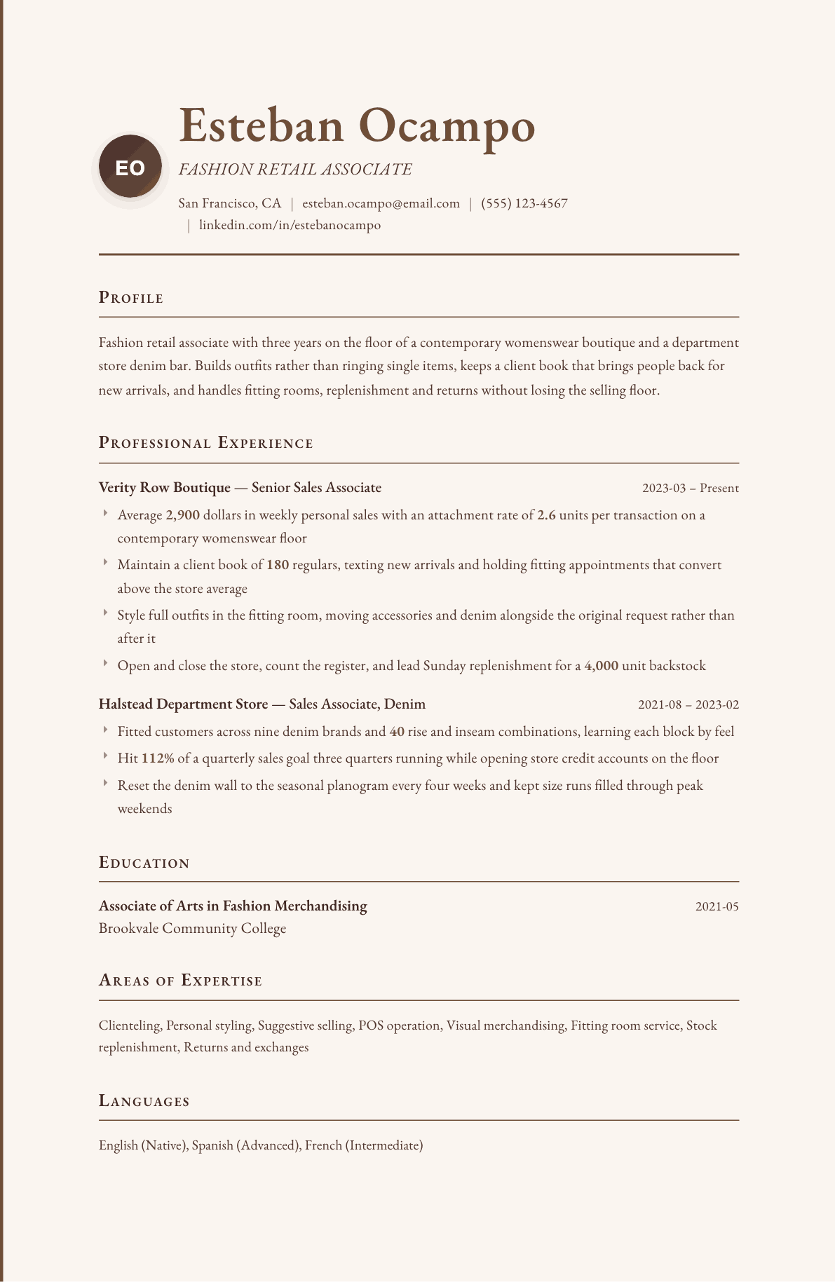 Fashion Retail Associate resume example, Vintage template