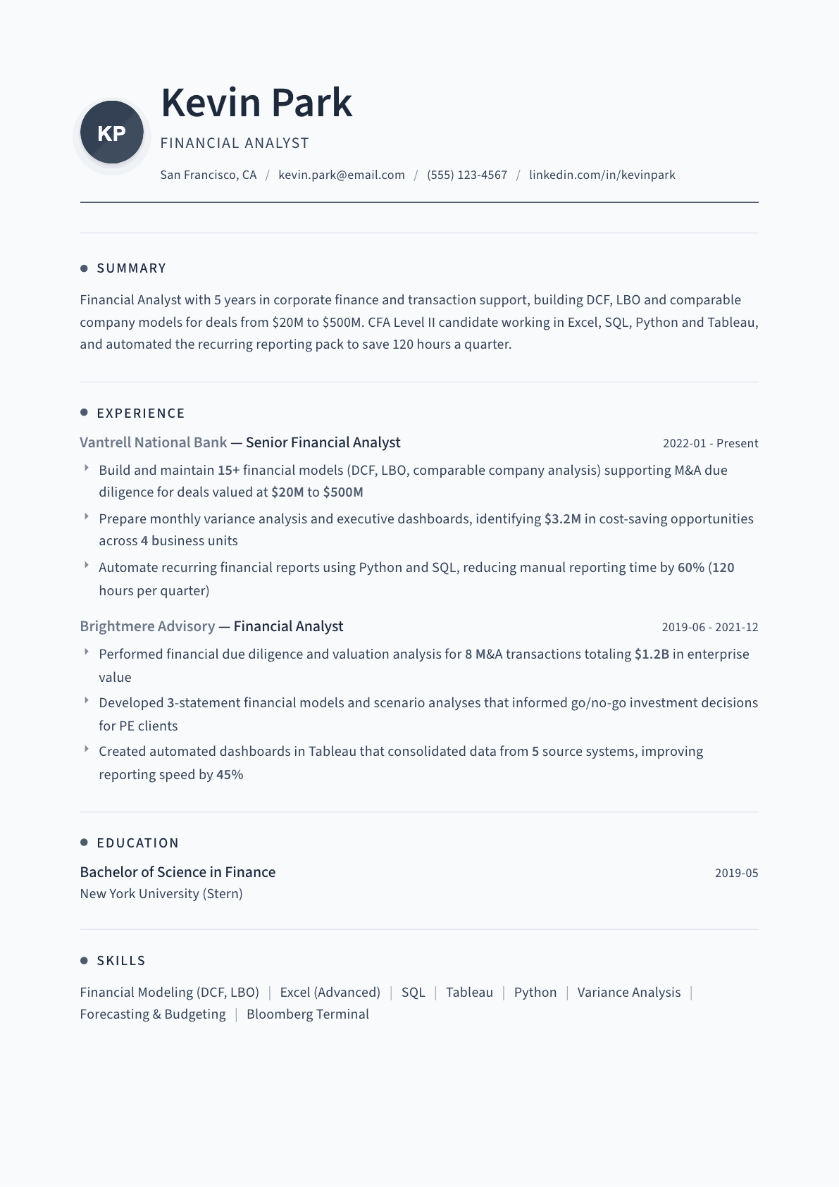 Financial Analyst resume example, Thread template