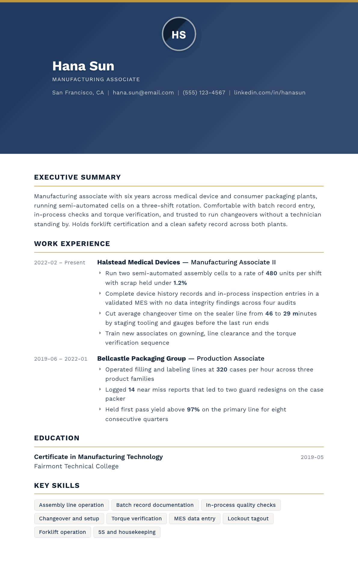 Manufacturing Associate resume example, Sovereign template