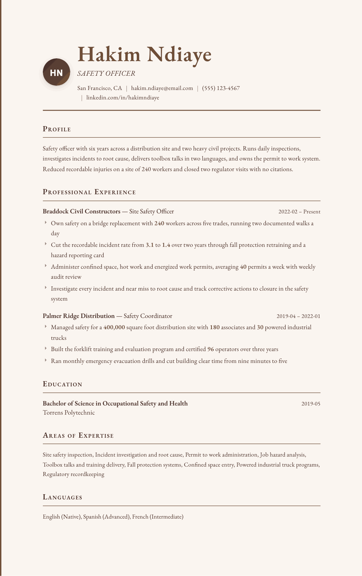 Safety Officer resume example, Vintage template